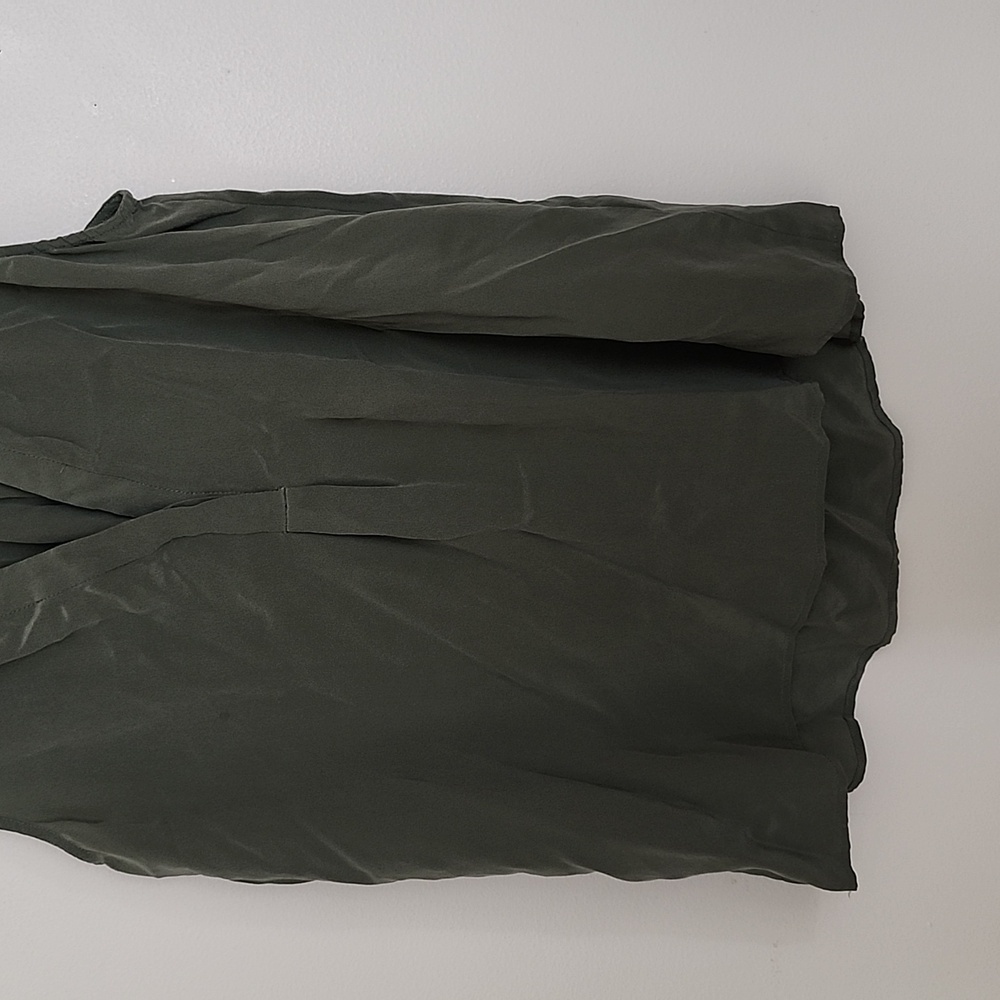 Joie 100% Silk Blouse Sleeveless Olive Green Career, Quarter Button Neck - Picture 3 of 6